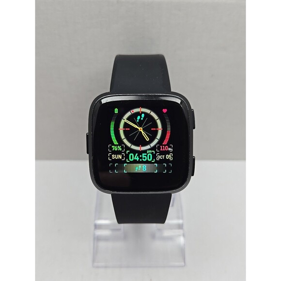Fitbit Versa FB504 Smartwatch Fitness Heart Rate Bluetooth Activity W/ Charger - Picture 1 of 11
